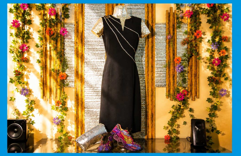 La Robe Noire Éclairée - fleurs